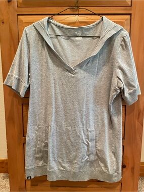 Nike Women’s Gray Hooded Short-Sleeve Pullover Top